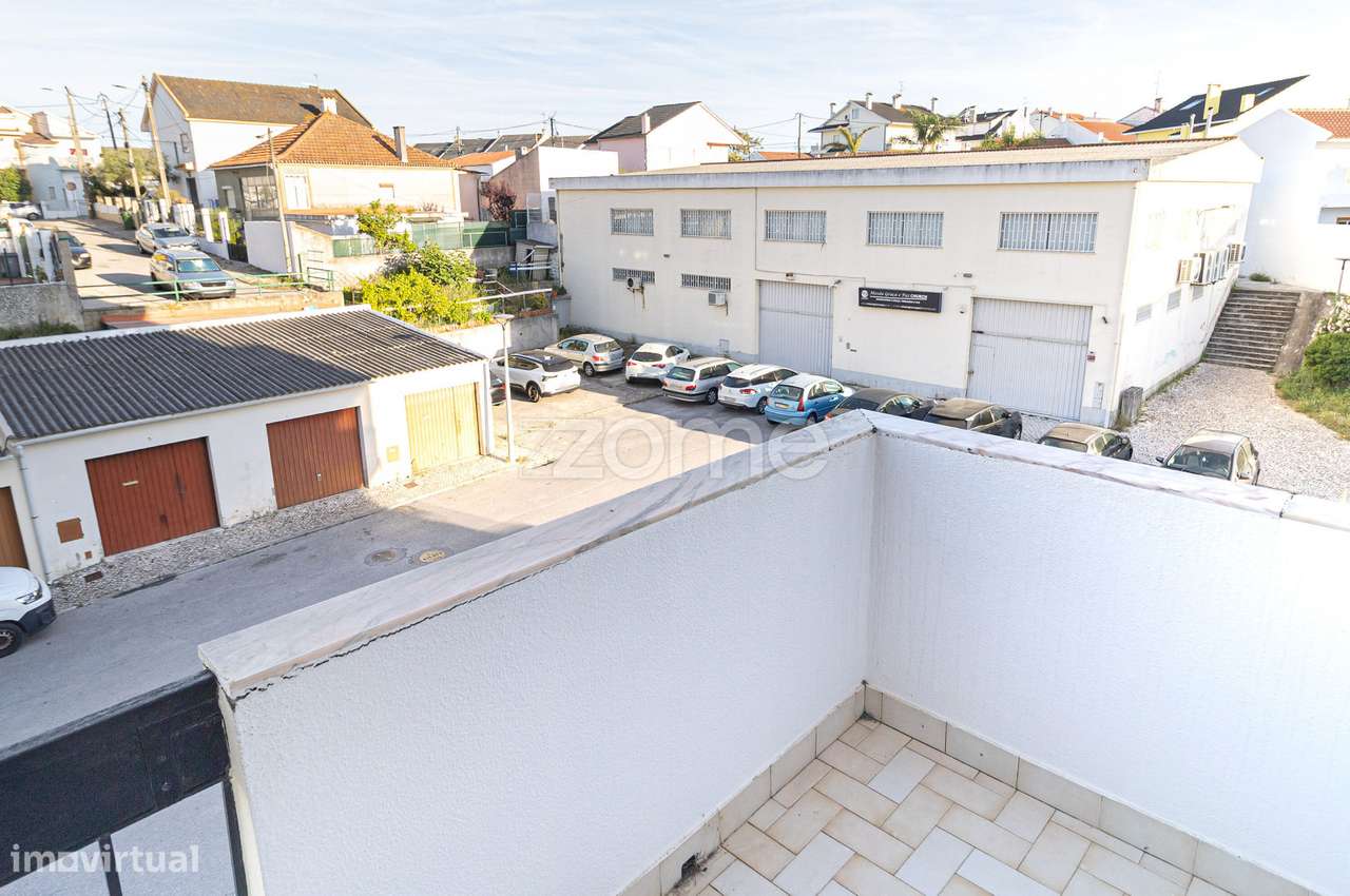 Apartamento T3 c/ Arrecadação, Vale de Milhaços - Corroios-15