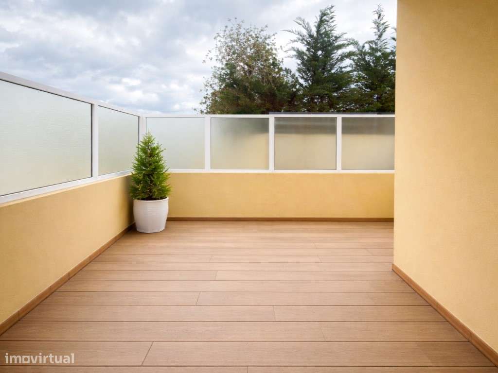 T2 com terraço e varanda | Totalmente renovado-5