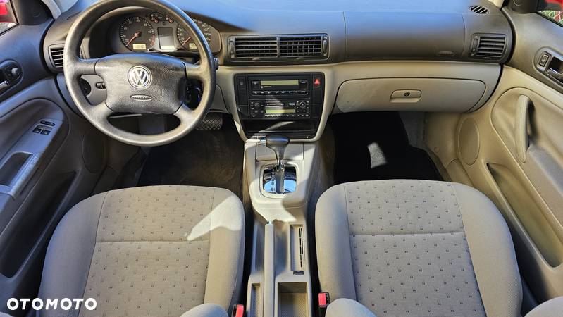 Volkswagen Passat 1.8 Comfortline - 15