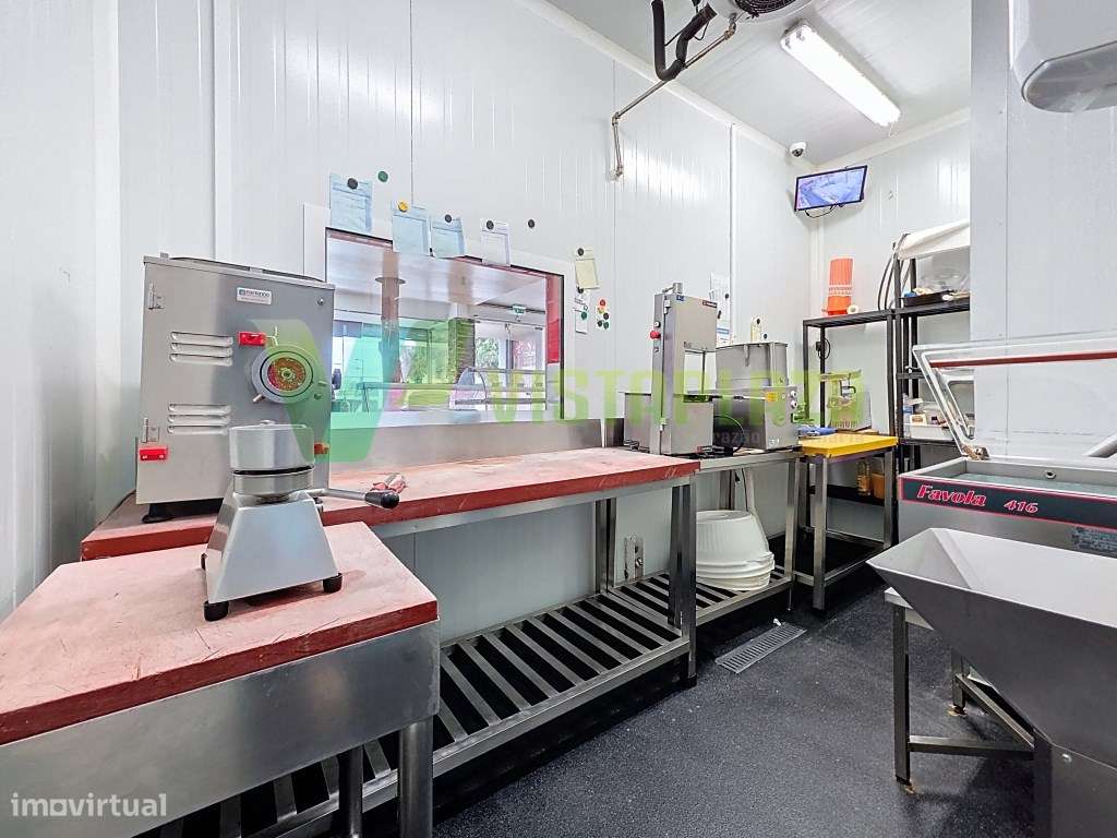 Talho em Funcionamento no Centro da Cidade Portimão - Loja Totalmen...-10