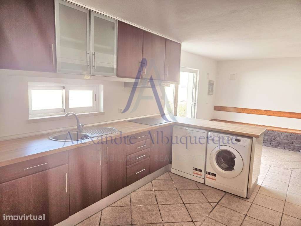 Moradia Isolada com Piscina T3+2-4