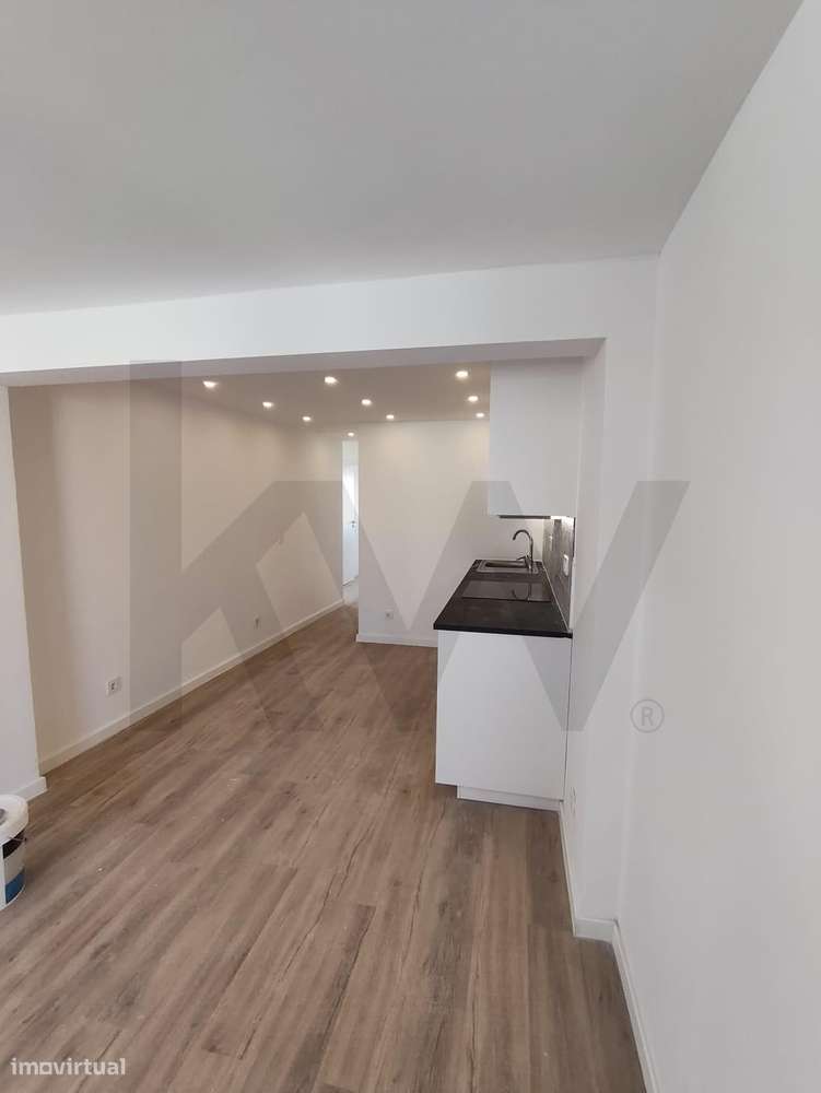 T2 REMODELADO COM VISTA RIO E LUGAR DE GARAGEM - Grande imagem: 5/15