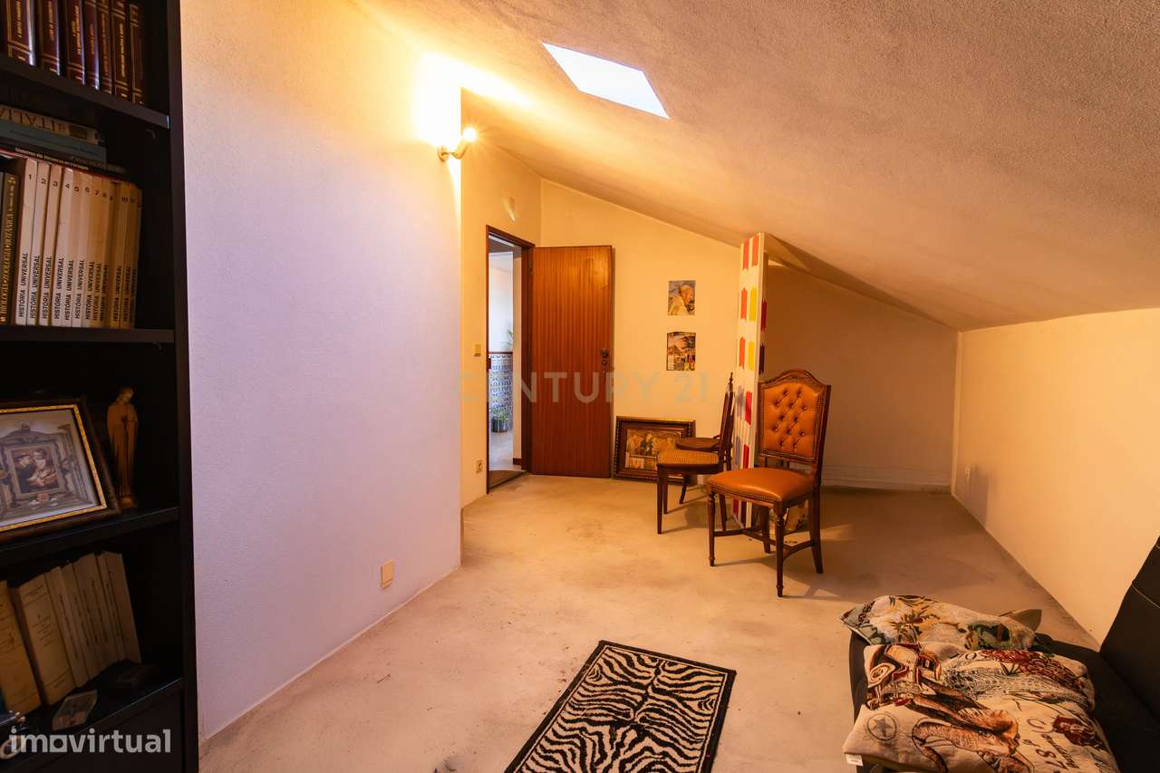 Apartamento T2 com Garagem e Sótão em Alcobaça - Excelente Oportunidad-14