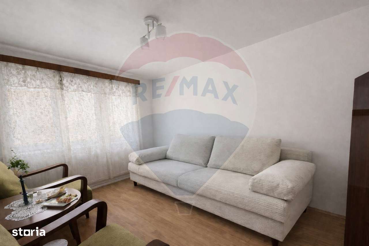 Apartament cu 3 camere de închiriat - Imagine principală: 2/8