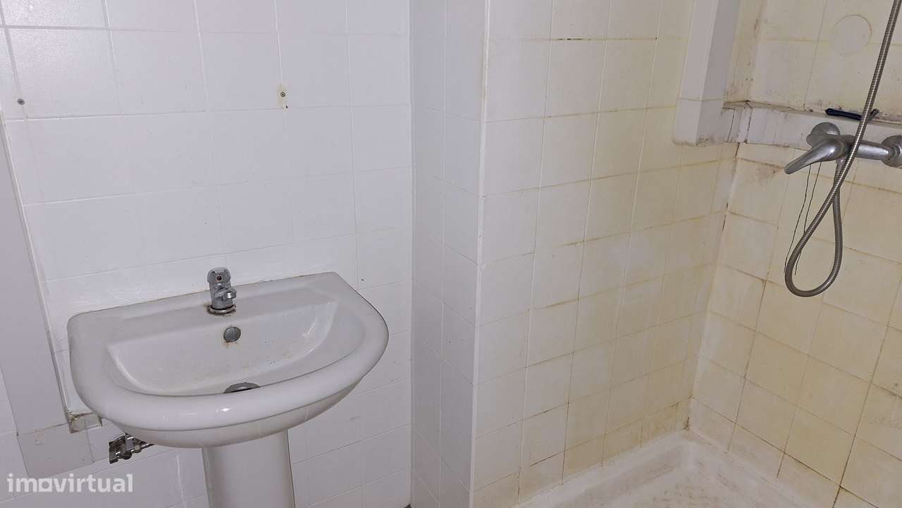 Apartamento T3 com 100m² em Santo António da Charneca-9