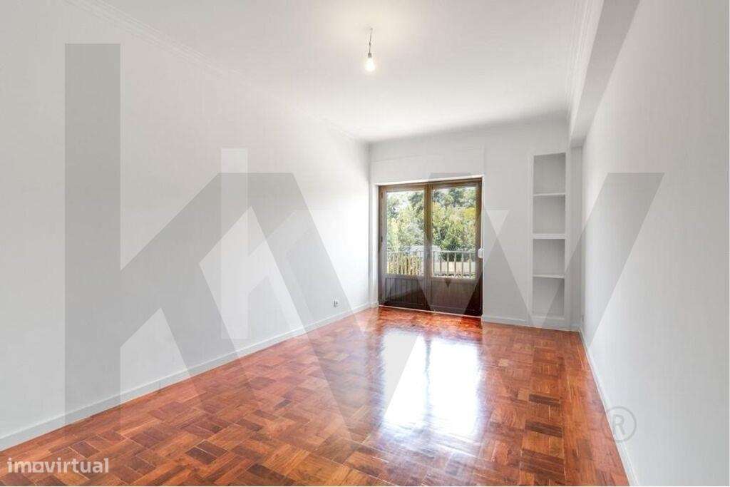 São Domingos de Benfica | Apartamento T2 Remodelado c/ varanda junto a-1