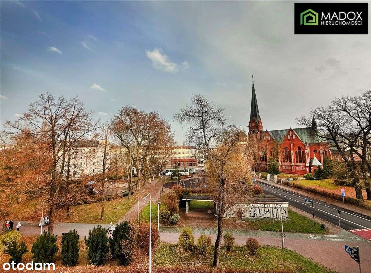 Trzy pokoje w centrum z wyjątkowym widokiem.-9