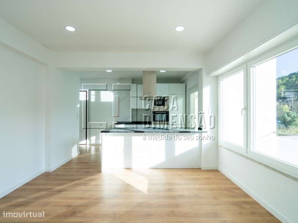 Apartamento de tipologia T3 com varanda, mobilado e equipado em Ben...-4