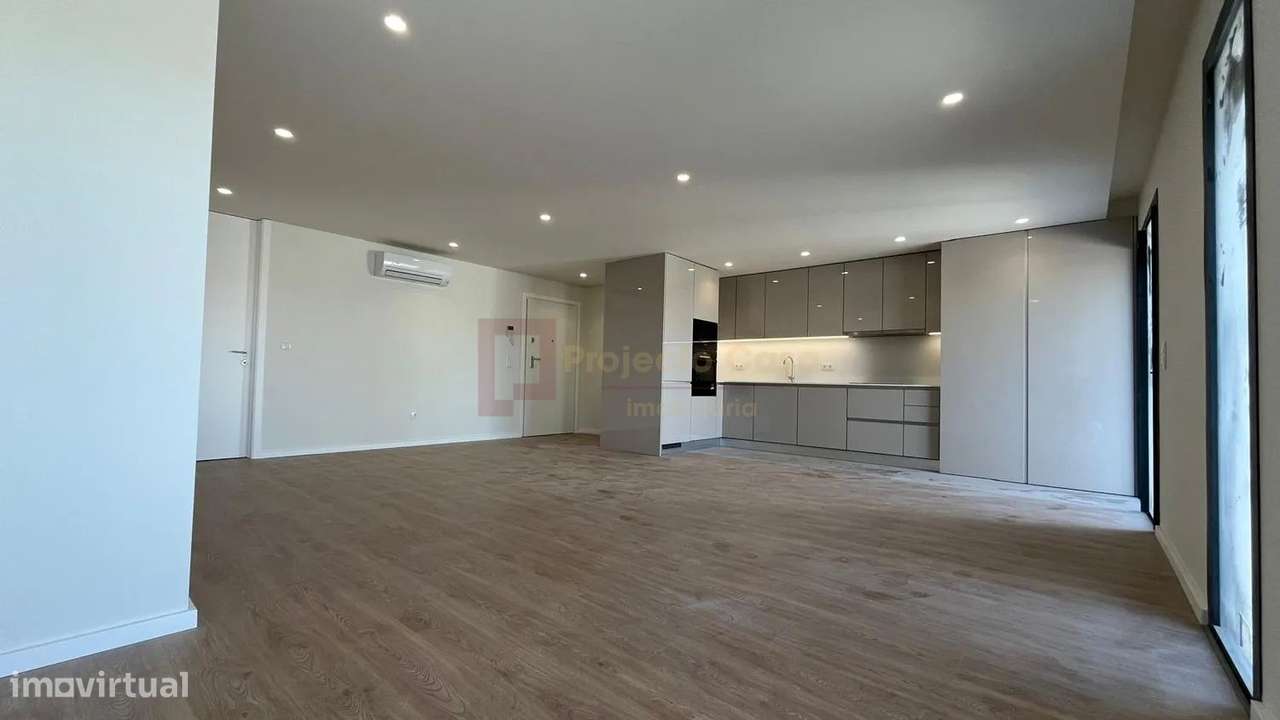 Apartamento T3 Novo com Terraço junto ao Metro-1