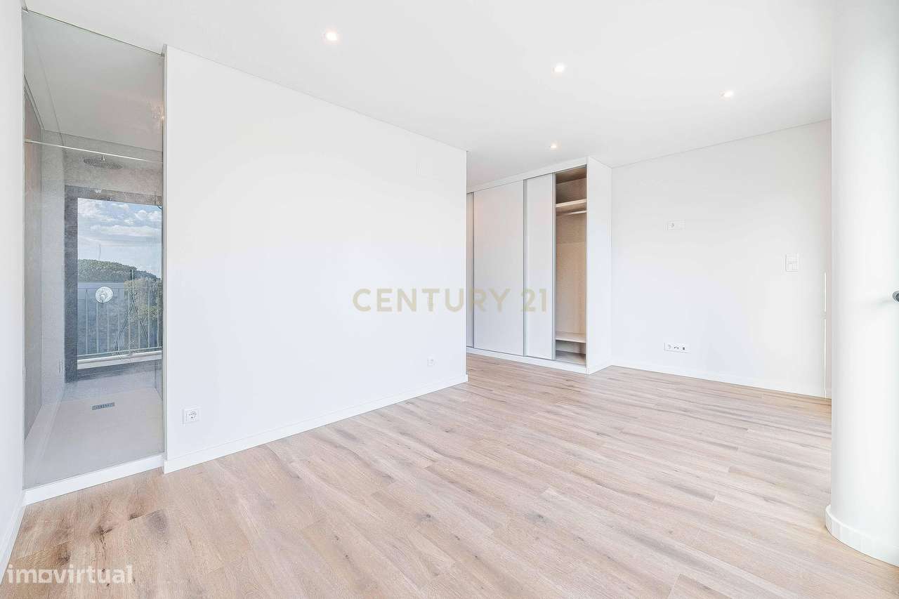 Moradia T3 Moderna de Acabamentos Premium-26