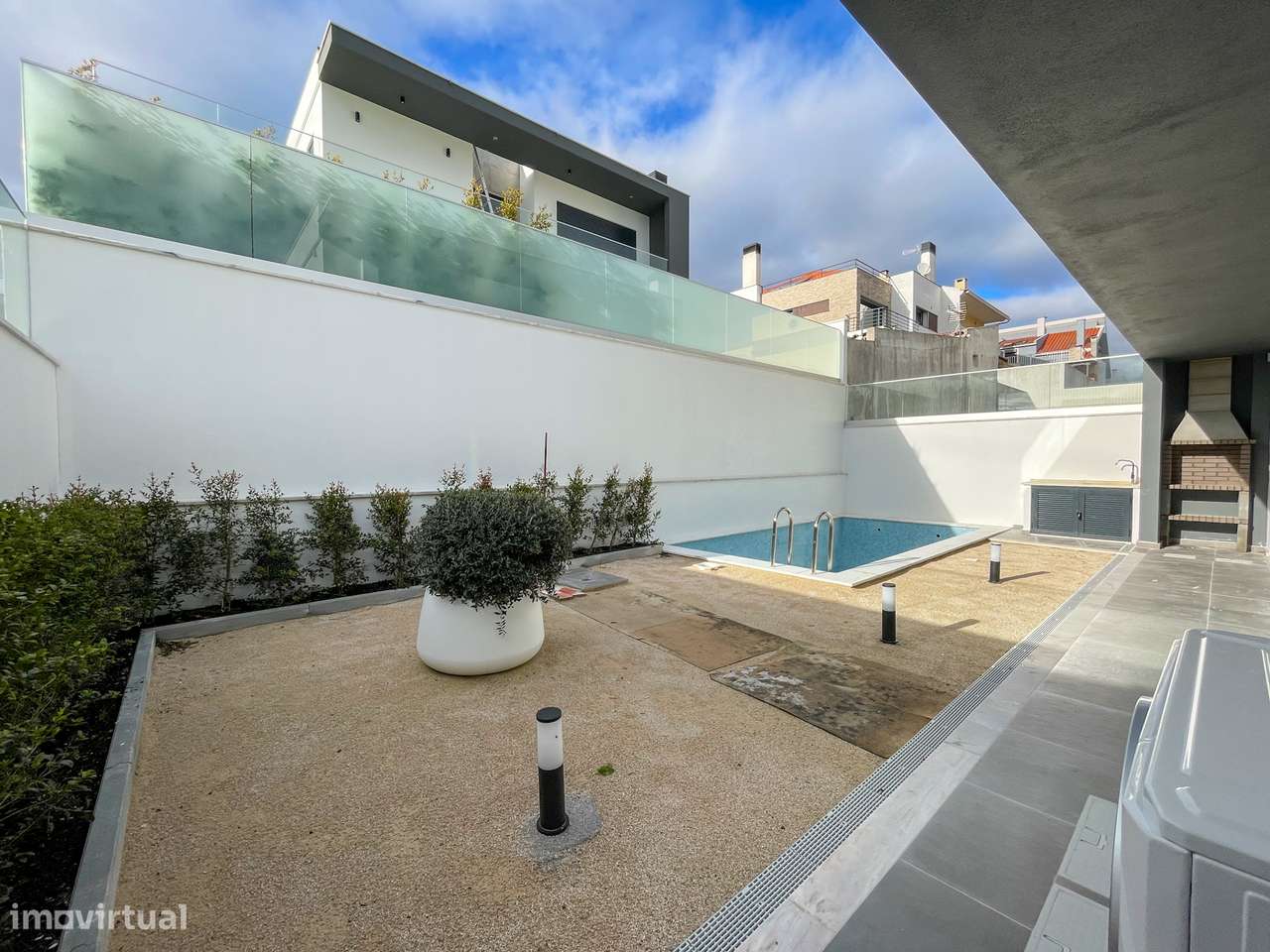 Moradia T4 com Piscina - Santa Iria de Azoia (Bairro da Salvação)-4