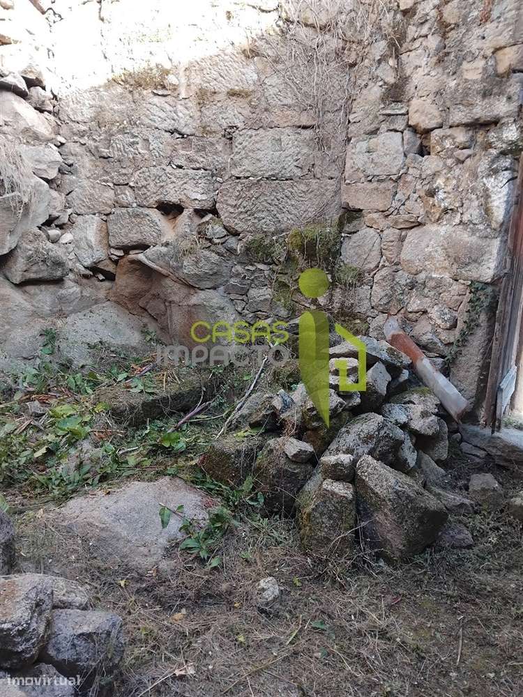 Moradia de Pedra, para reconstrução em Vila Cortês da Serra, Gouveia-16