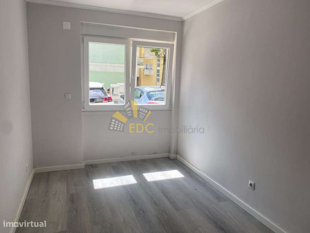 Apartamento T2 Totalmente Remodelado em zona Premium de Benfica | A...-11