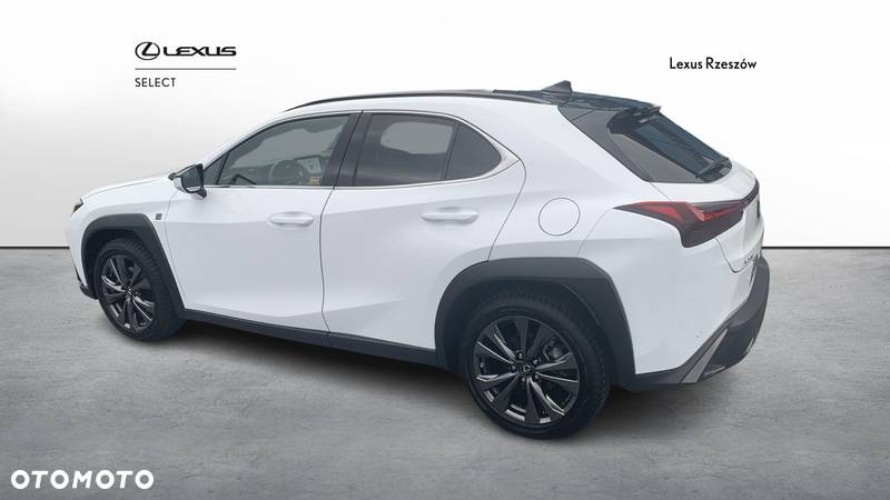 Lexus UX - 3