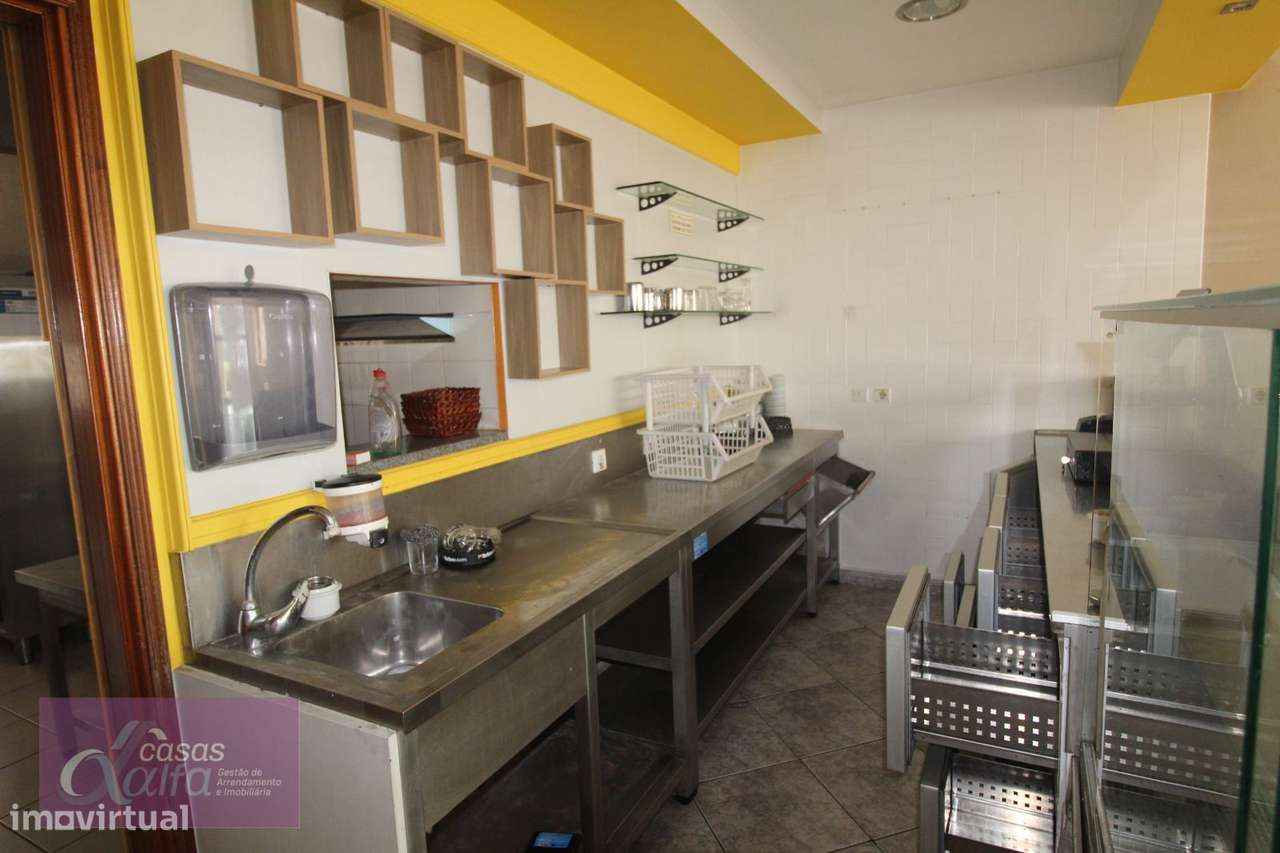 Loja com licença para restauração  centro de Monte Redondo-11