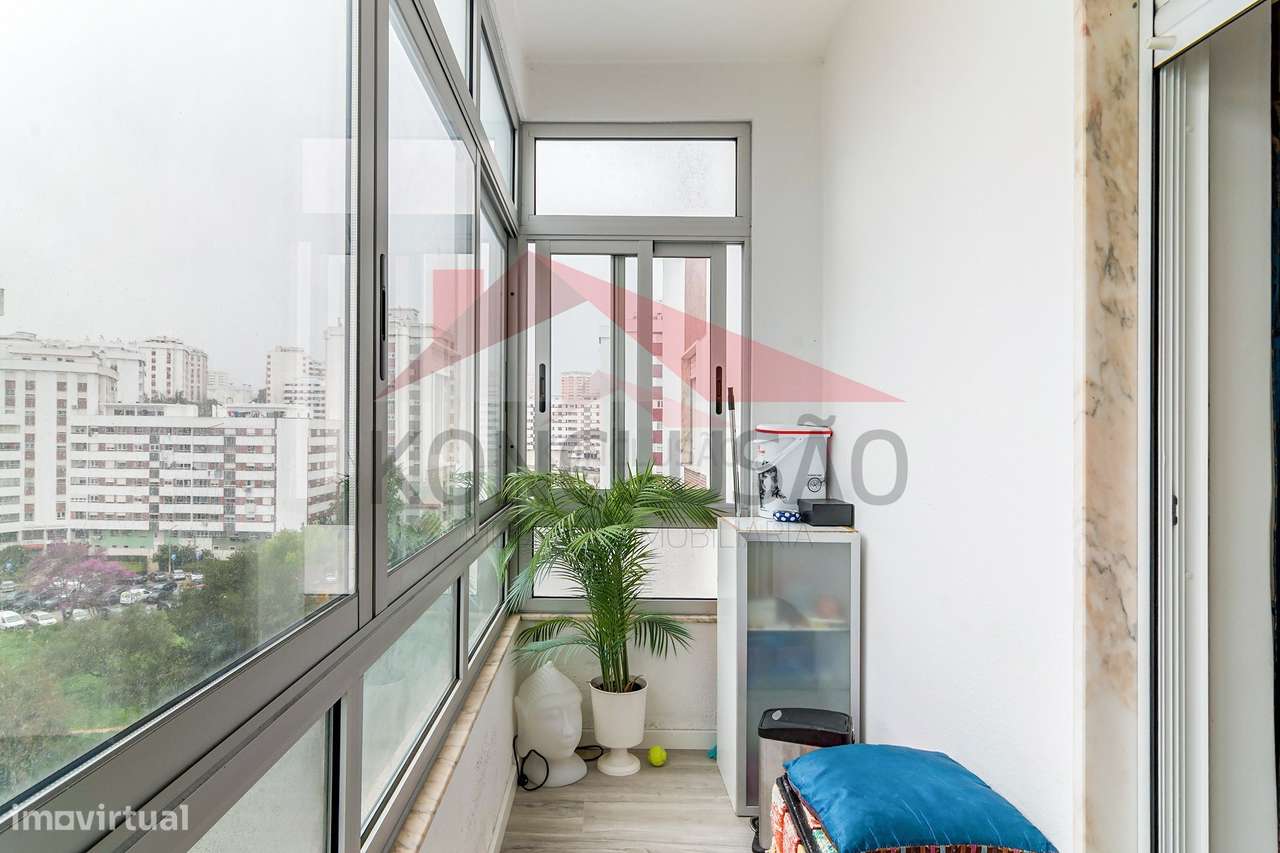**Apartamento T4 Moderno com Vista Panorâmica para o Rio** - Grande imagem: 4/25