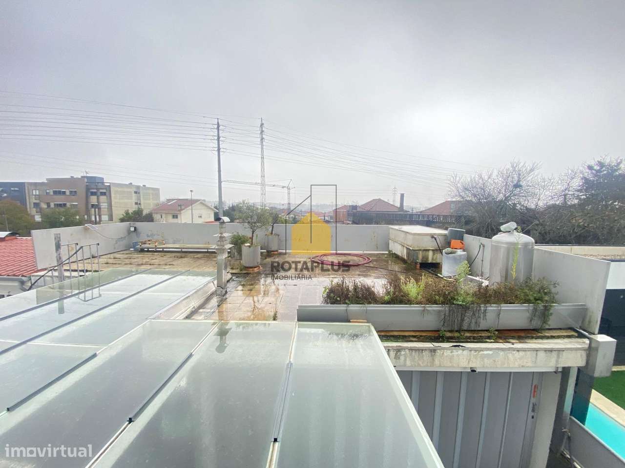 Moradia T4, Salão de Convívio e Excelente Localização-26