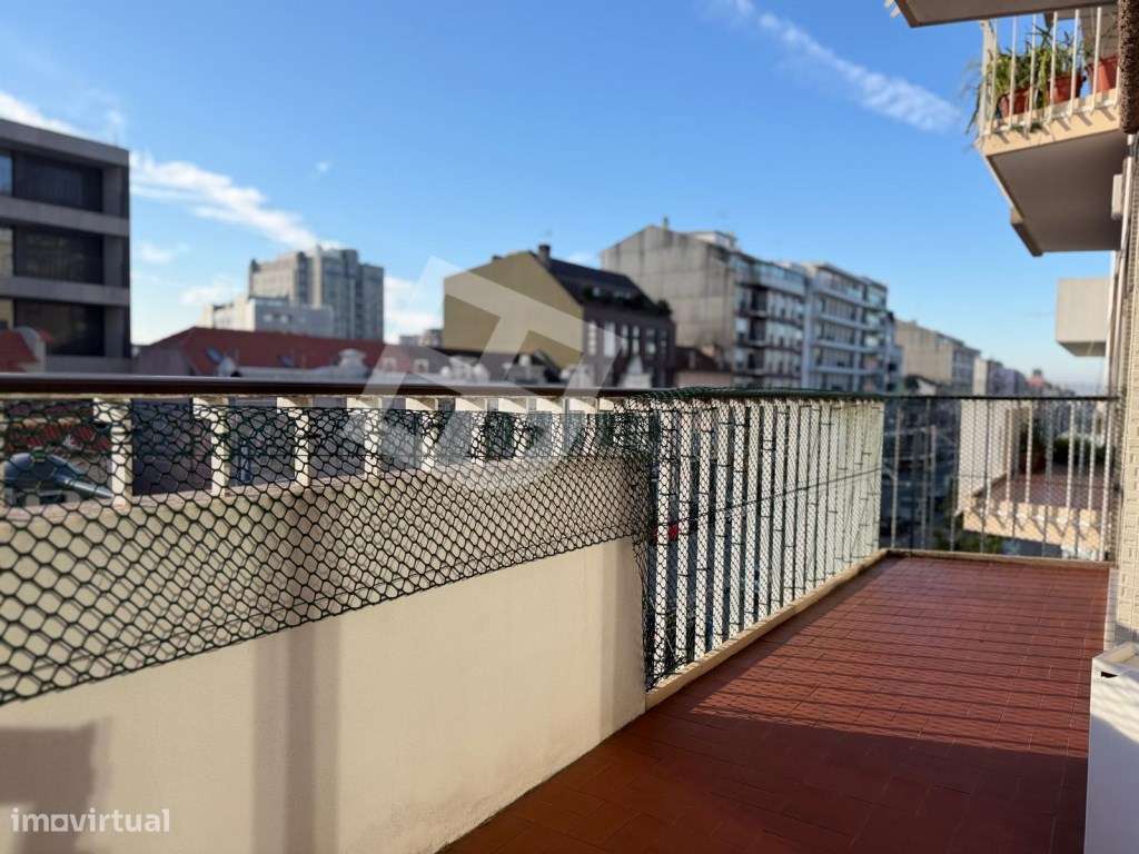 Apartamento T4 c/ Varanda - Av. Lourenço Peixinho-24