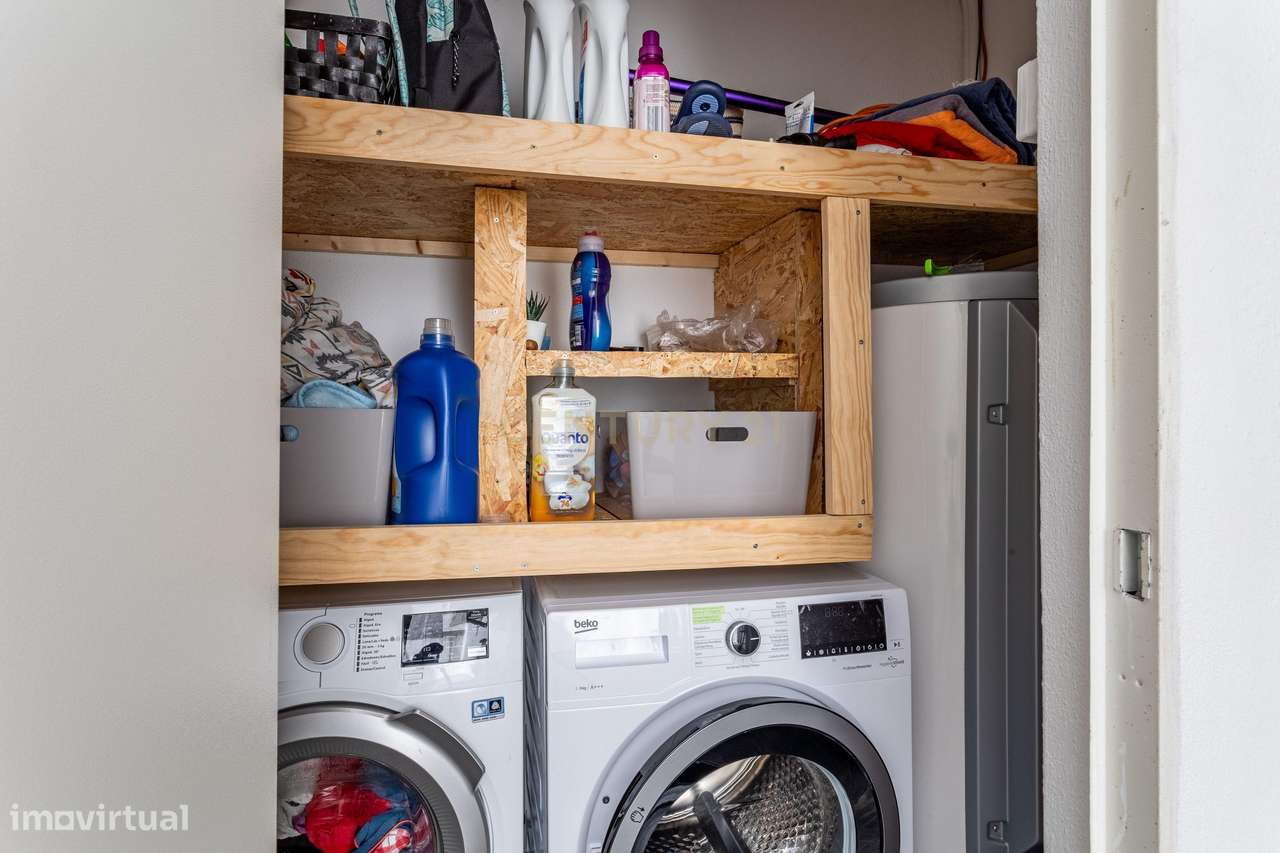 Procura espaço e conforto? Veja este T4 Duplex-30