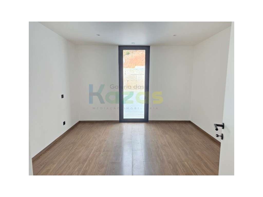 Moradia Individual, Térrea T3+1, em fase final de Construção.-15