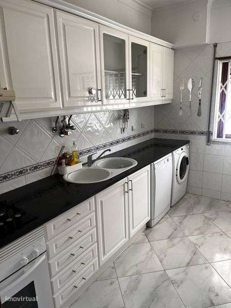 Arrenda - se T2 semi mobiliado - Grande imagem: 4/6