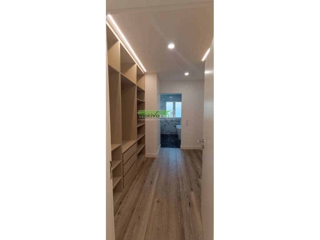 Moradia Térrea T4 com Piscina na Herdade da Aroeira. Elegância e Co...-11