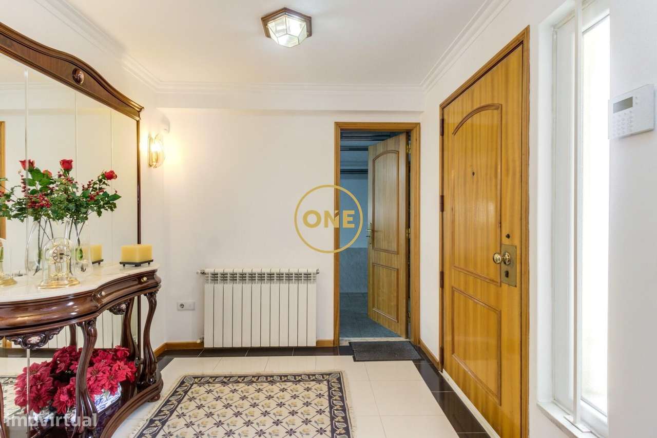 Moradia T4 com Jardim e Garagem na Ramada, Odivelas-40