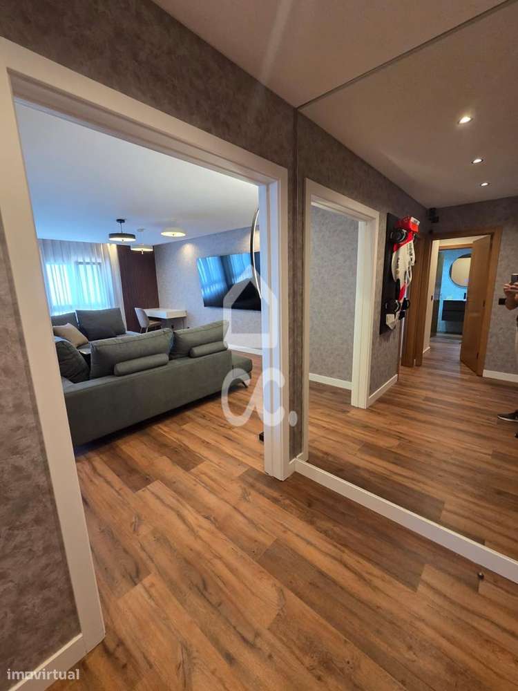 Apartamento T1 na Venda do Pinheiro com Garagem, Elevador e AC-10