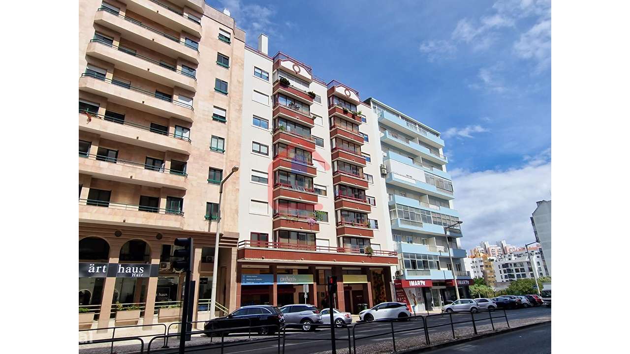 Apartamento T3 em Benfica-38
