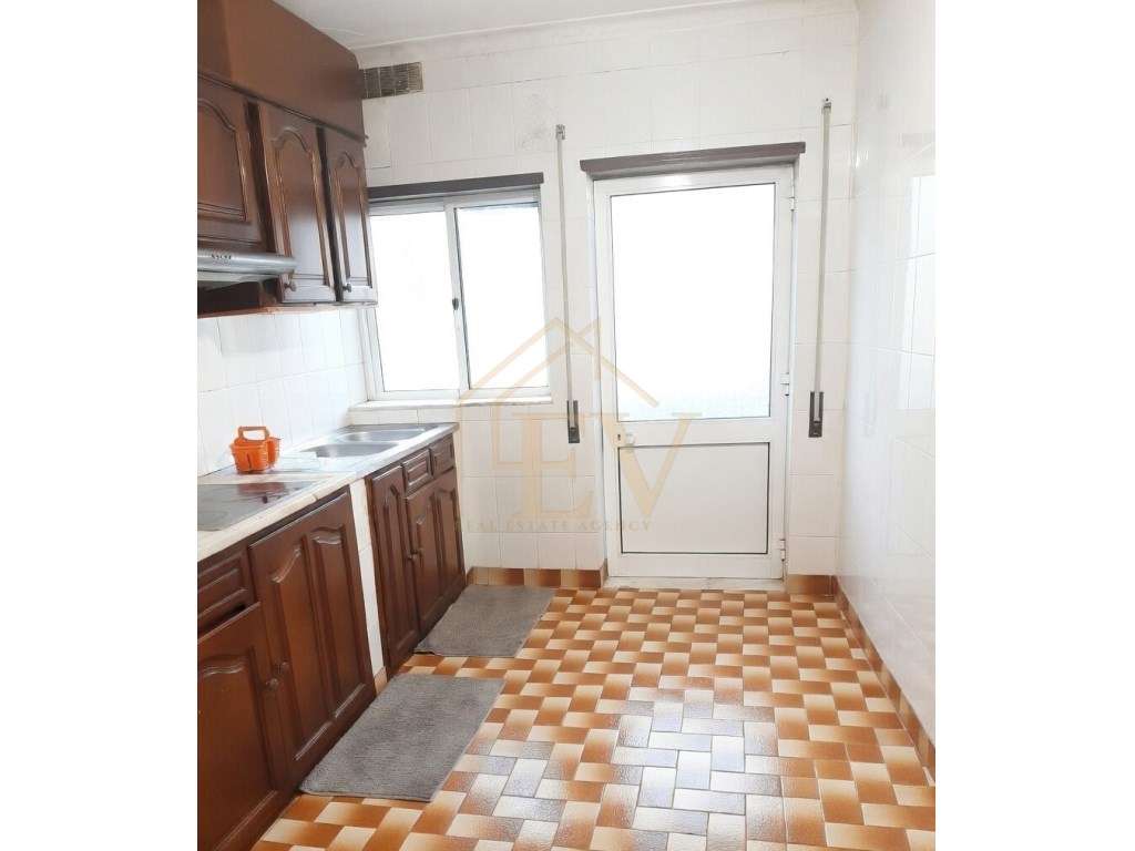 Moradia com 2 andares no centro de Guimarães - Grande imagem: 2/4