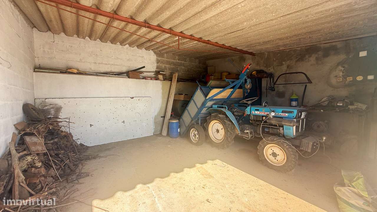 Moradia Isolada com Terreno Amplo em Parceiros da Igreja, torres novas-24