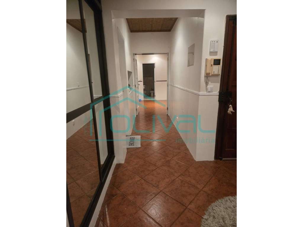 Apartamento T4 com terraço e arrecadação-29