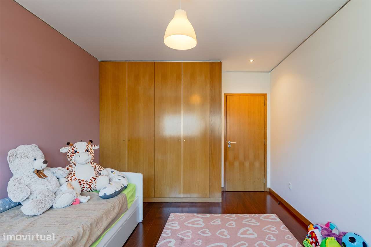 Apartamento T3 no Bessa com Varanda e Garagem box-21