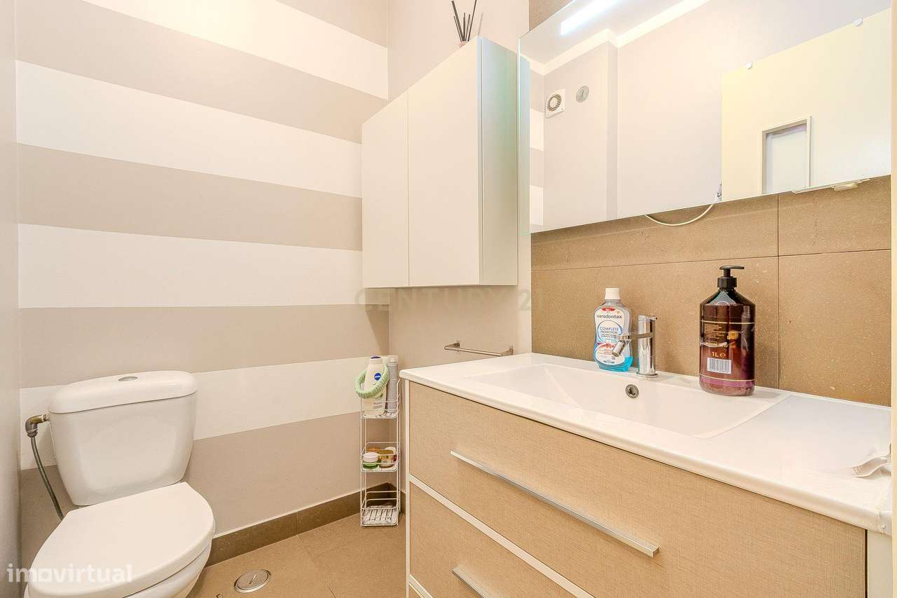 Apartamento T2 renovado, em Faro-11