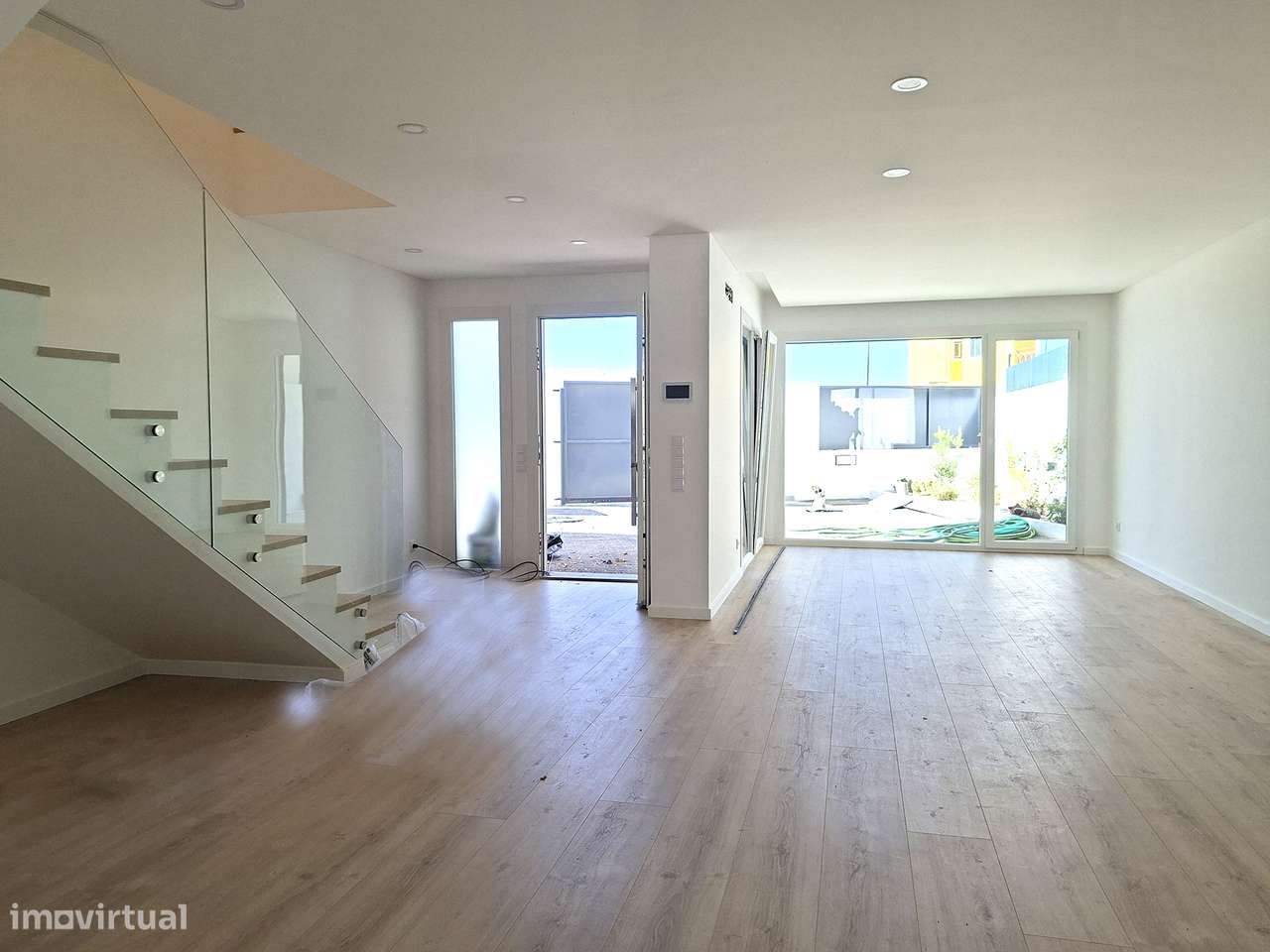 Moradia T3 nova com jardim em São Domingos de Rana-4