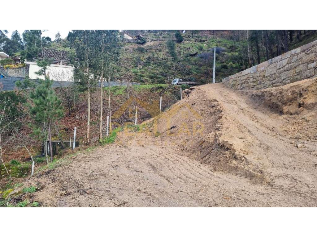 Terreno junto ao rio Caldo/ Gerês - Grande imagem: 5/10