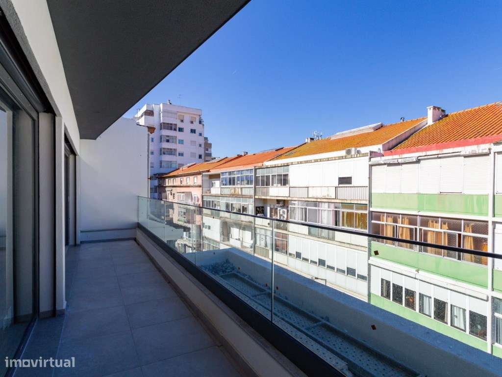 Penthouse T4 com terraço e estacionamento em Cacilhas, Almada - Grande imagem: 2/33