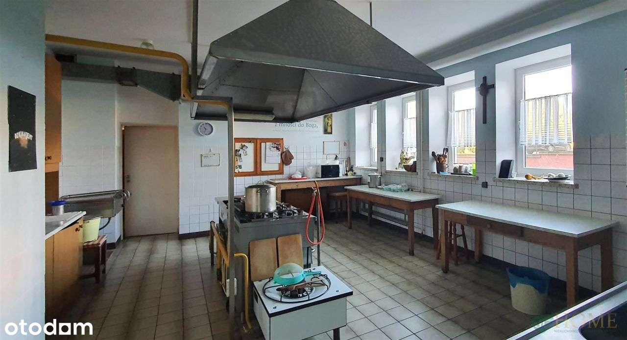 Wielofunkcyjny obiekt z pięknym ogrodem w Lublinie-14