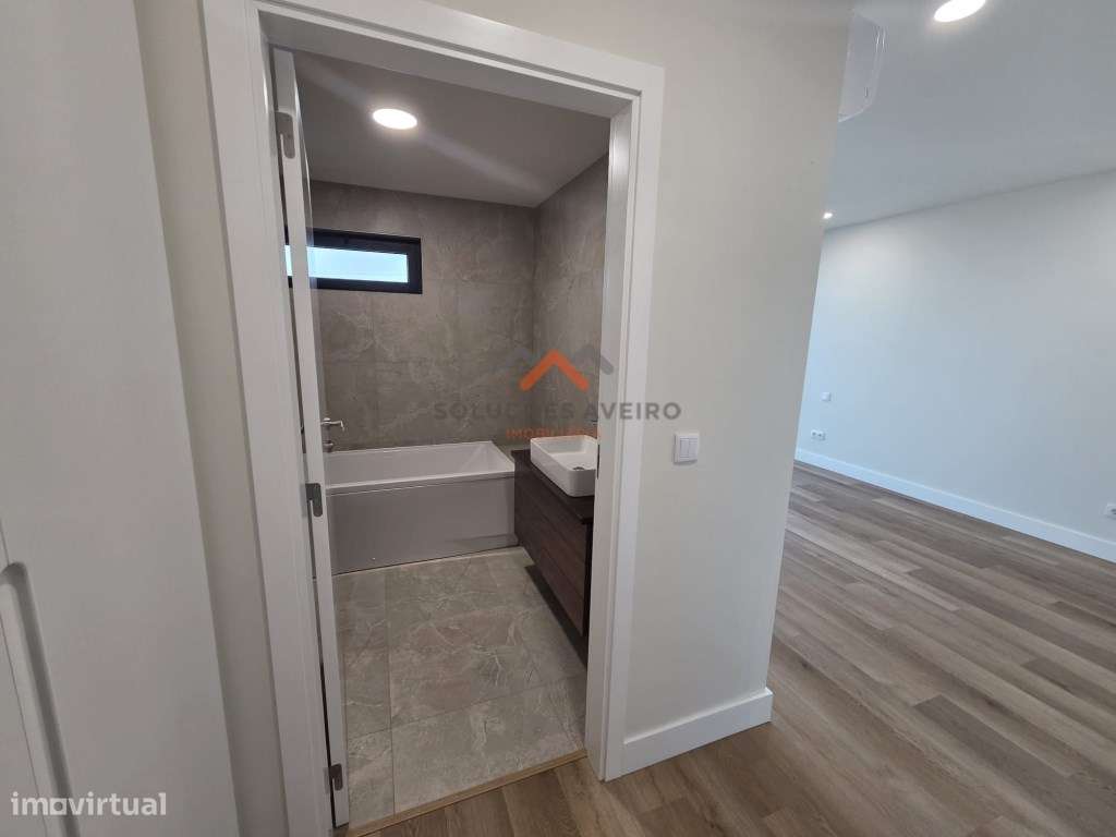 Moradia T4 a 1km das Glicinias!-39