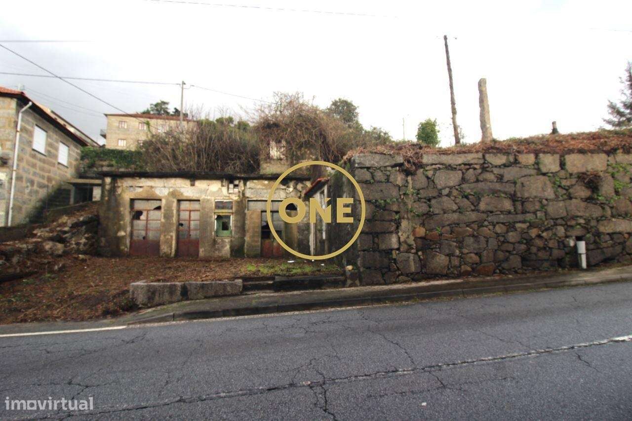 Moradia em Ruínas em Bairro - Grande imagem: 2/4