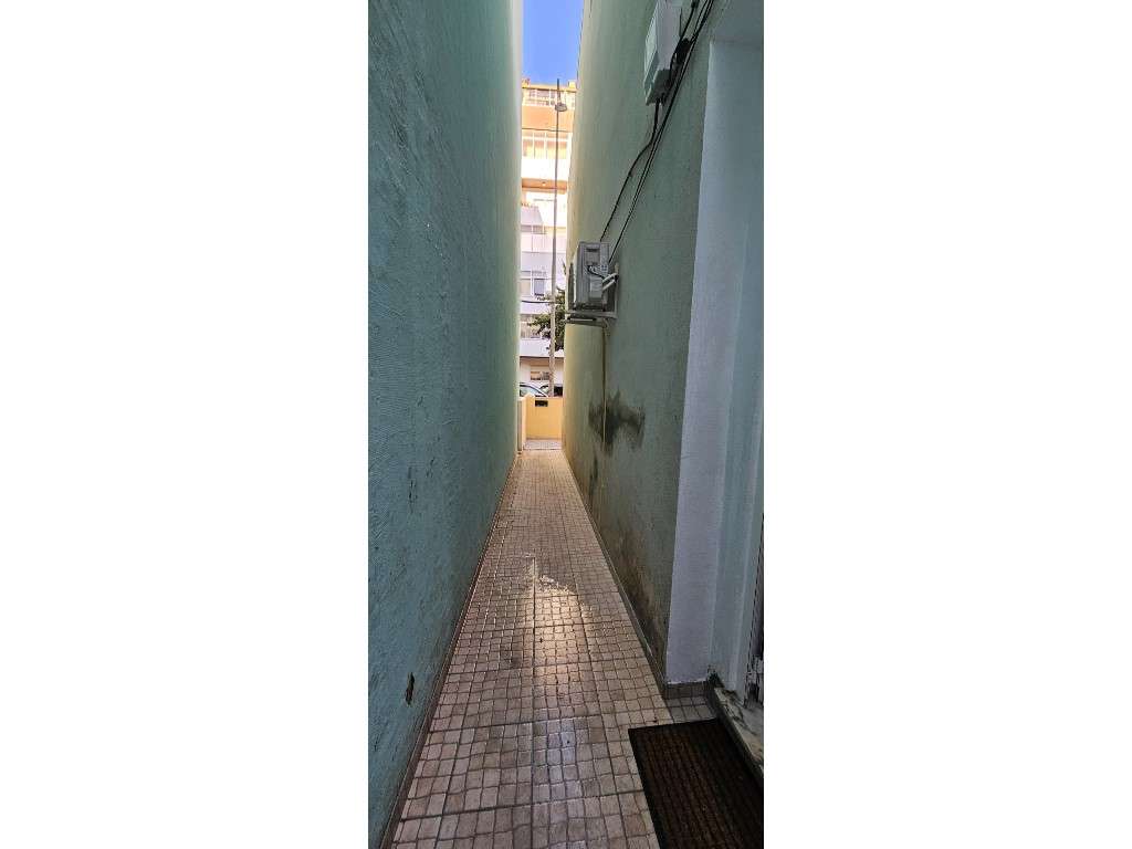 Moradia Remodelada com 4 Assoalhadas, Cacém, Sintra, Lisboa-19