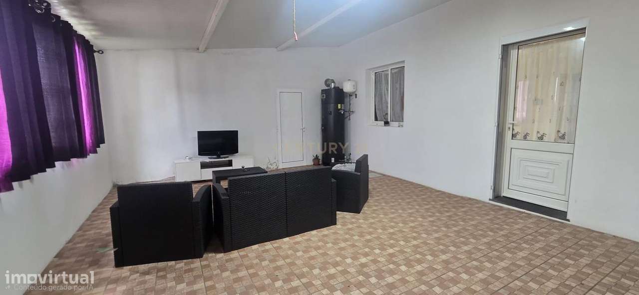 Moradia V3 com Terreno de 1.392 m² na Lomba do Pomar – Povoação-16
