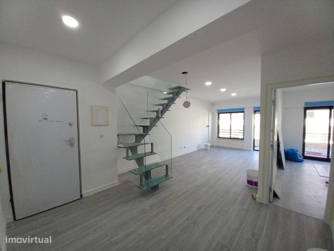 Apartamento Duplex Totalmente Remodelado na Costa da Caparica-1