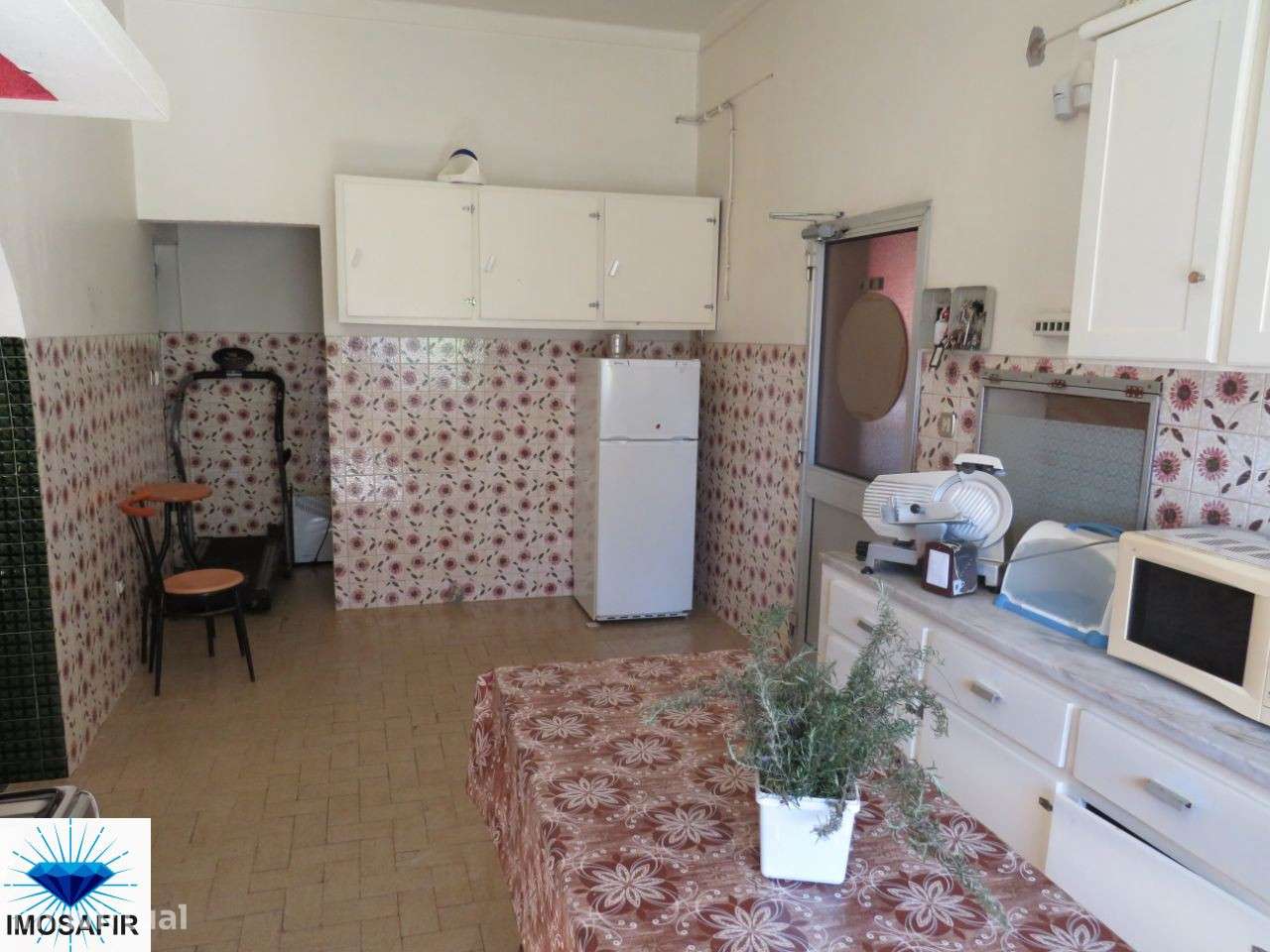 Excelente Residencial com restaurante / café-13