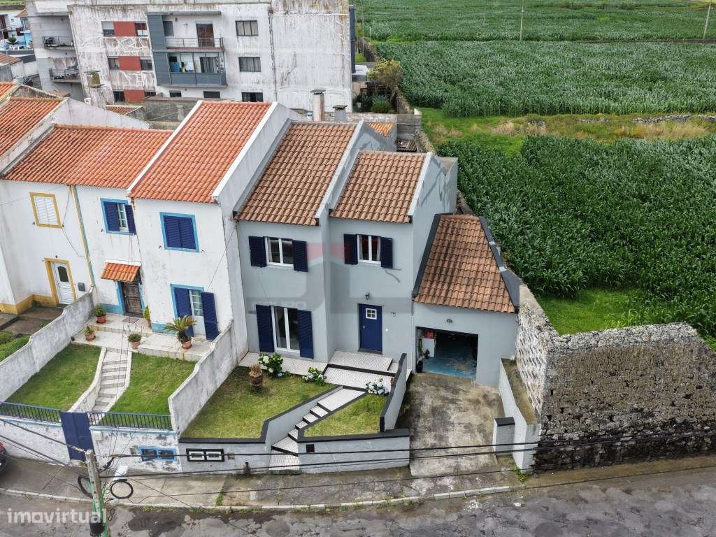 Moradia T4 com Garagem e Quintal nas Calhetas - Ribeira Grande-10