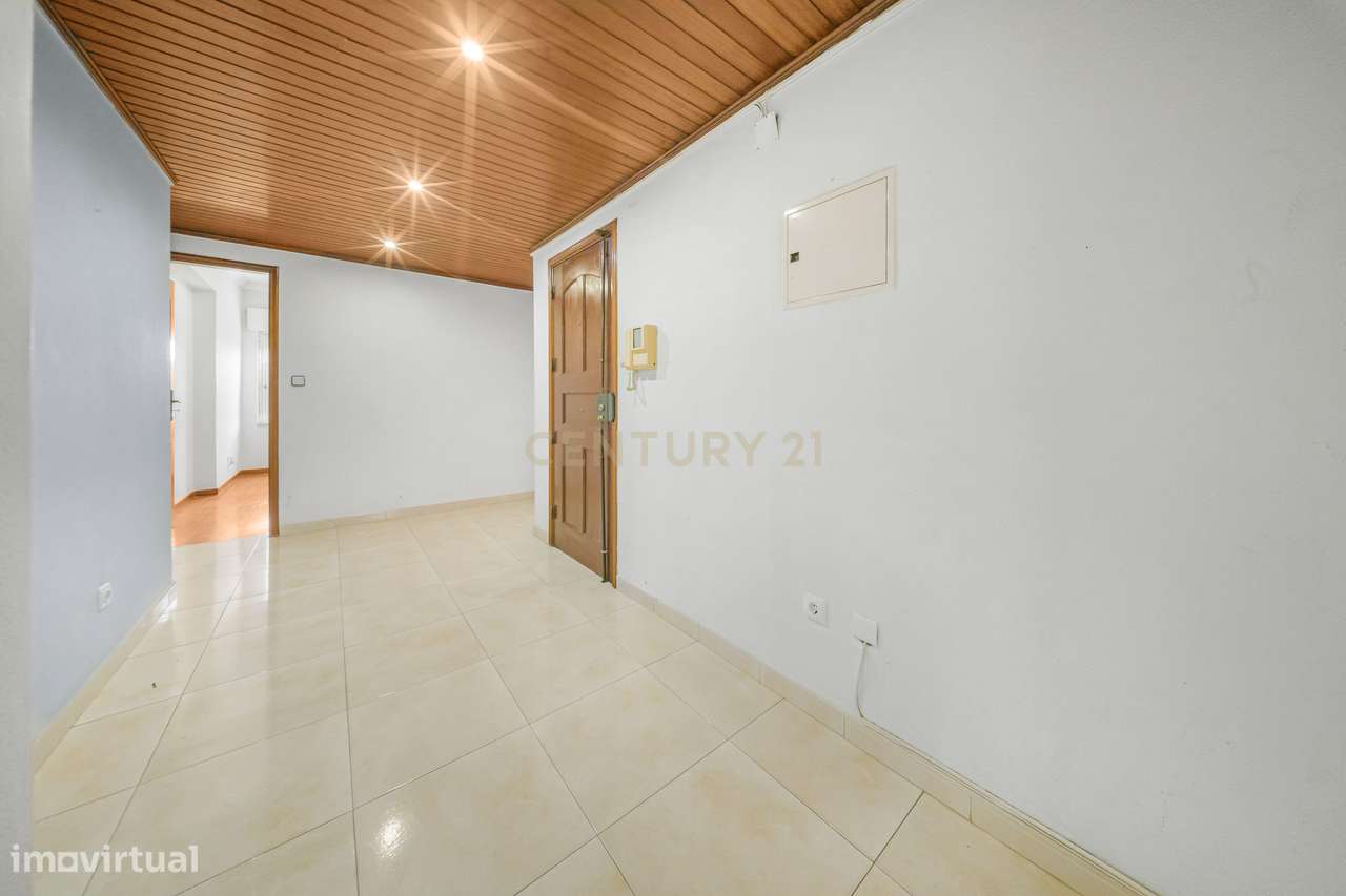 T3 Luminoso em Santa Marta do Pinhal – Espaço e Conforto no Coração de-4