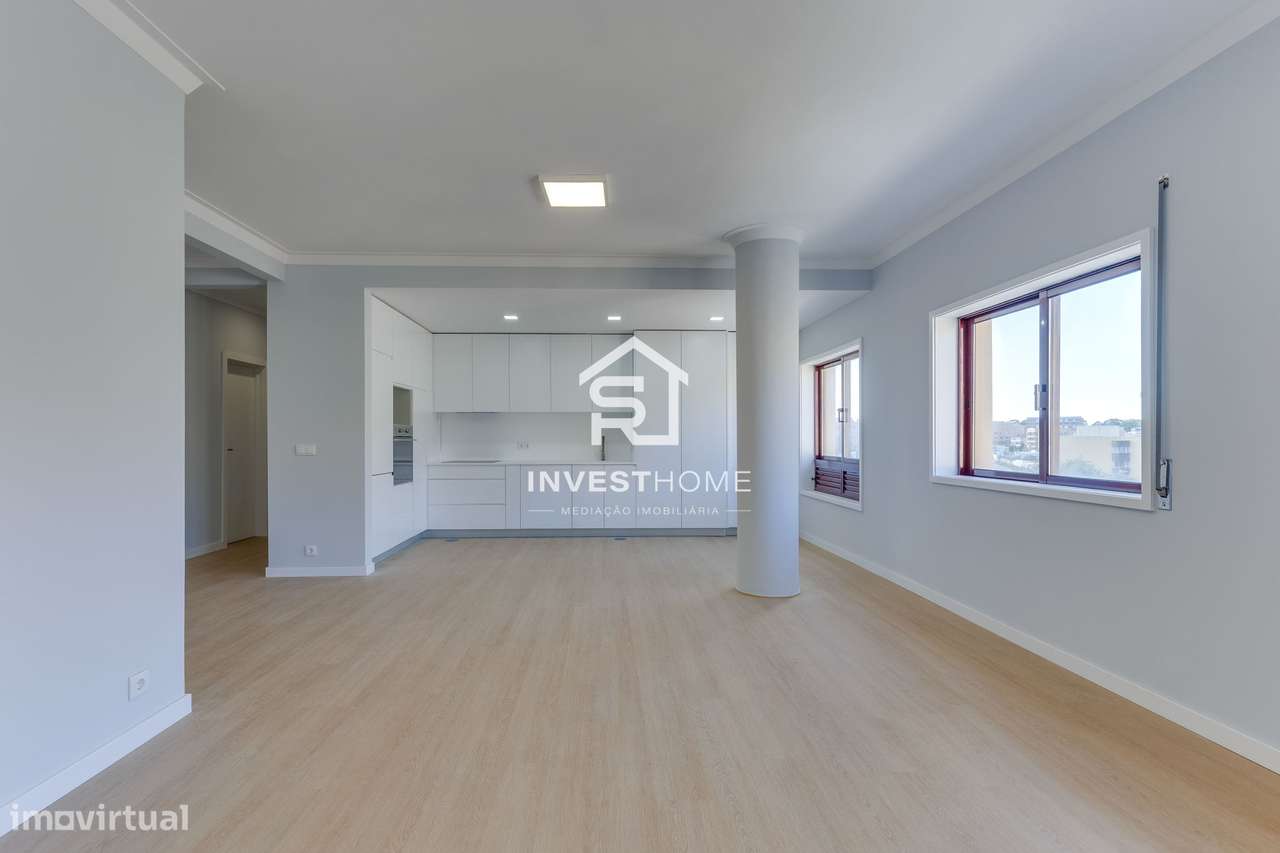 Apartamento T2+1 | Renovado | Boas Áreas | Varanda | 2 Lugares Garagem-5