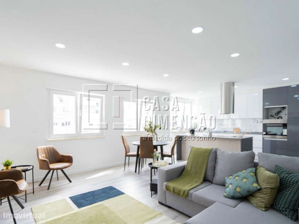 Apartamento de tipologia T3 com varanda, mobilado e equipado em Ben...-11