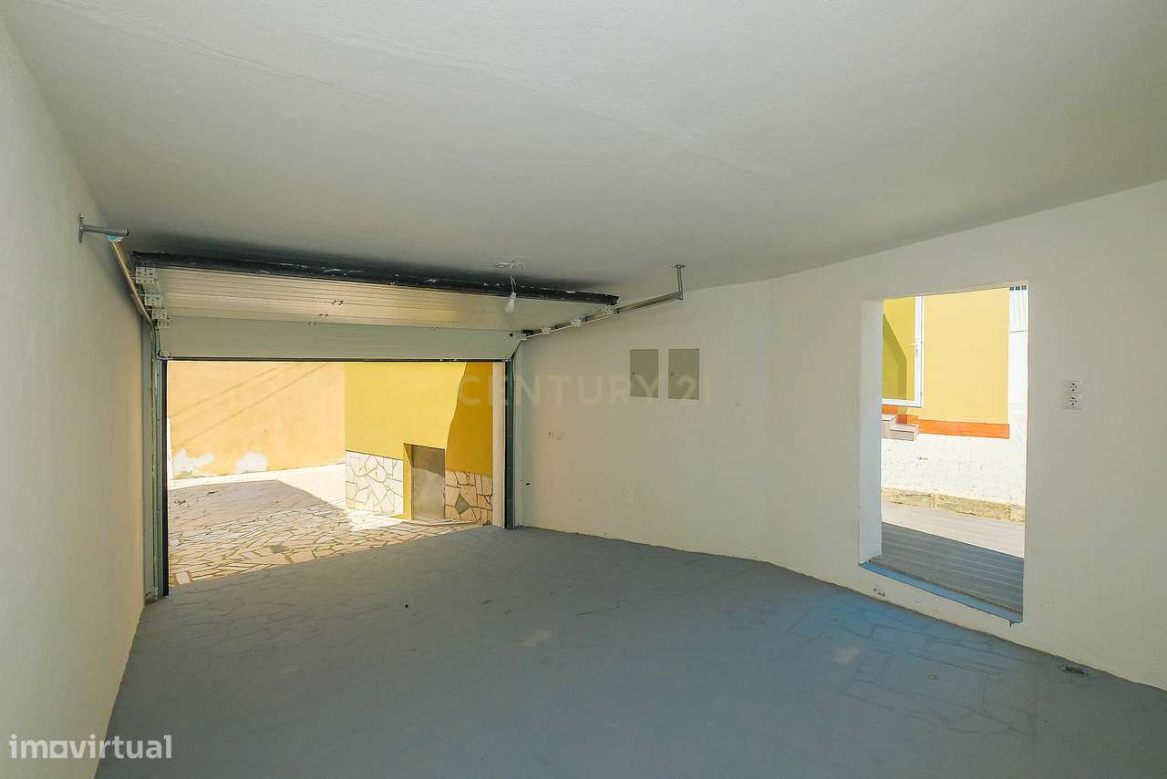 Moradia T4 Renovada no Estoril | Conforto, Espaço e Excelente Localiza-40