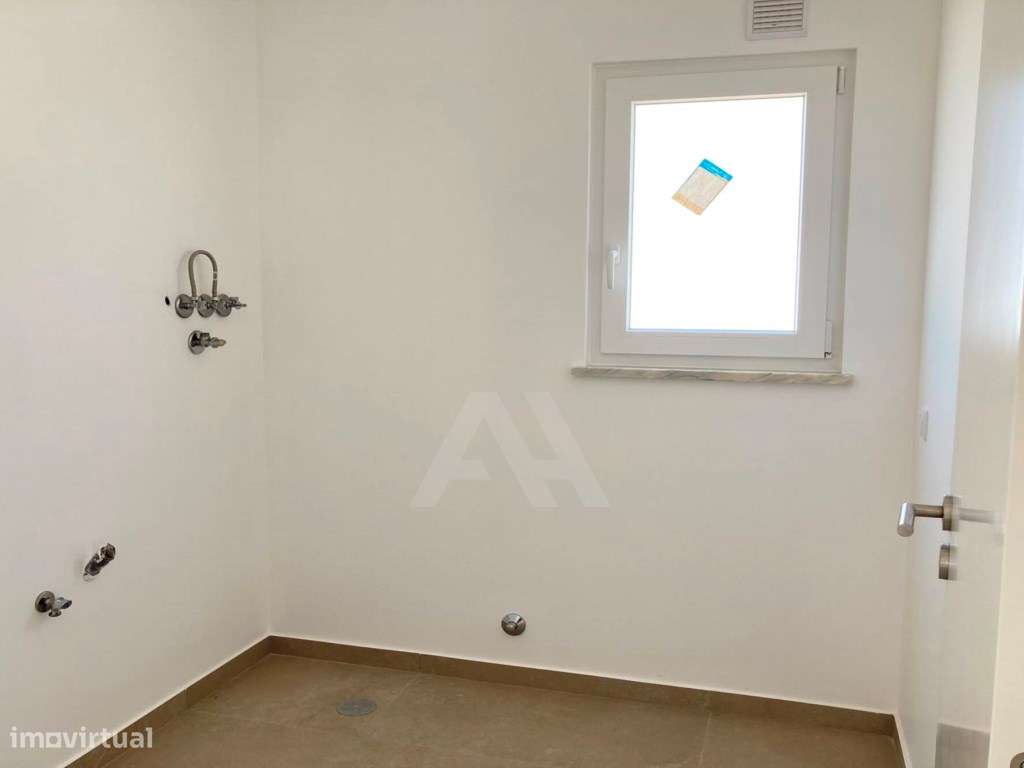Moradia T3 com piscina junto ao centro das Caldas da Rainha-18
